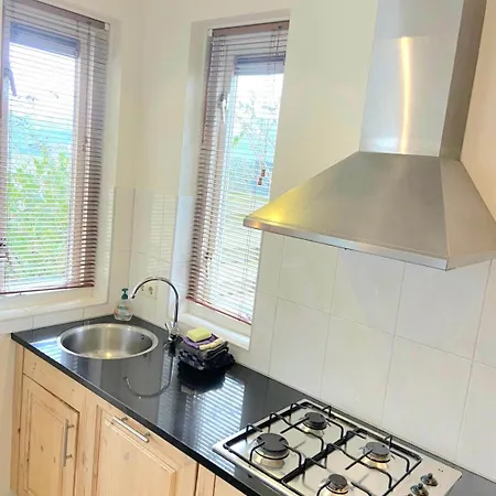 בית נופש Britt Met Grote Tuin En Veel Privacy