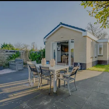 Дом отдыха Britt Met Grote Tuin En Veel Privacy