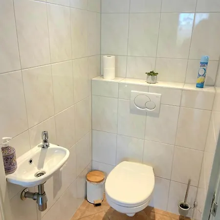 Britt Met Grote Tuin En Veel Privacy * Dirkshorn